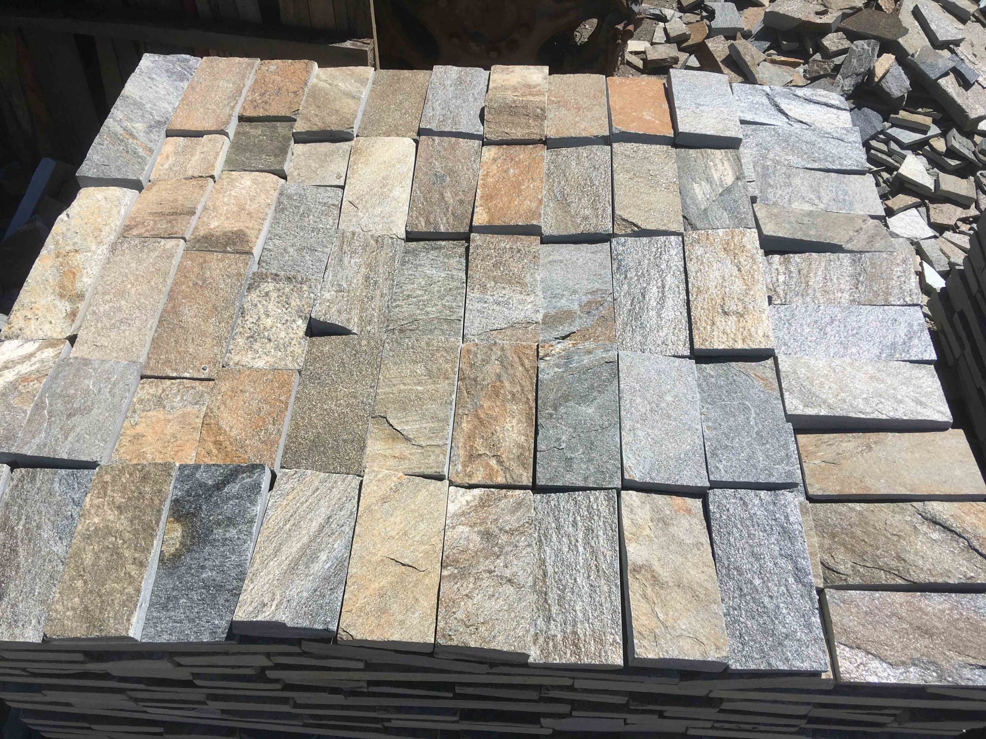 Плитка пилёная златолит Уральский для фасада купить в Ижевске