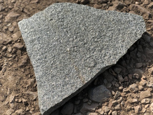 Плитняк златолит Уральский для цоколя, отмостки купить в Ижевске