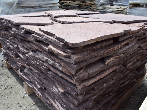 Плитняк лемезит бордовый для облицовки цоколя 20-25 мм  купить в Ижевске