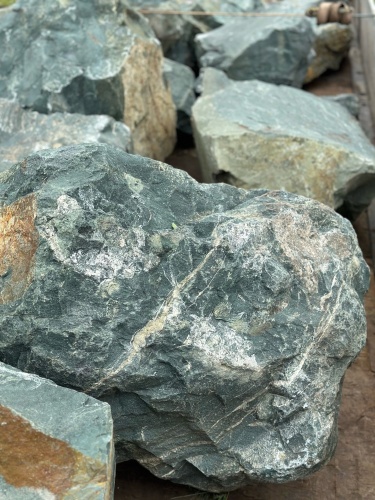 Камни для ландшафтного дизайна зелёные 10-60 килограмм купить в Ижевске