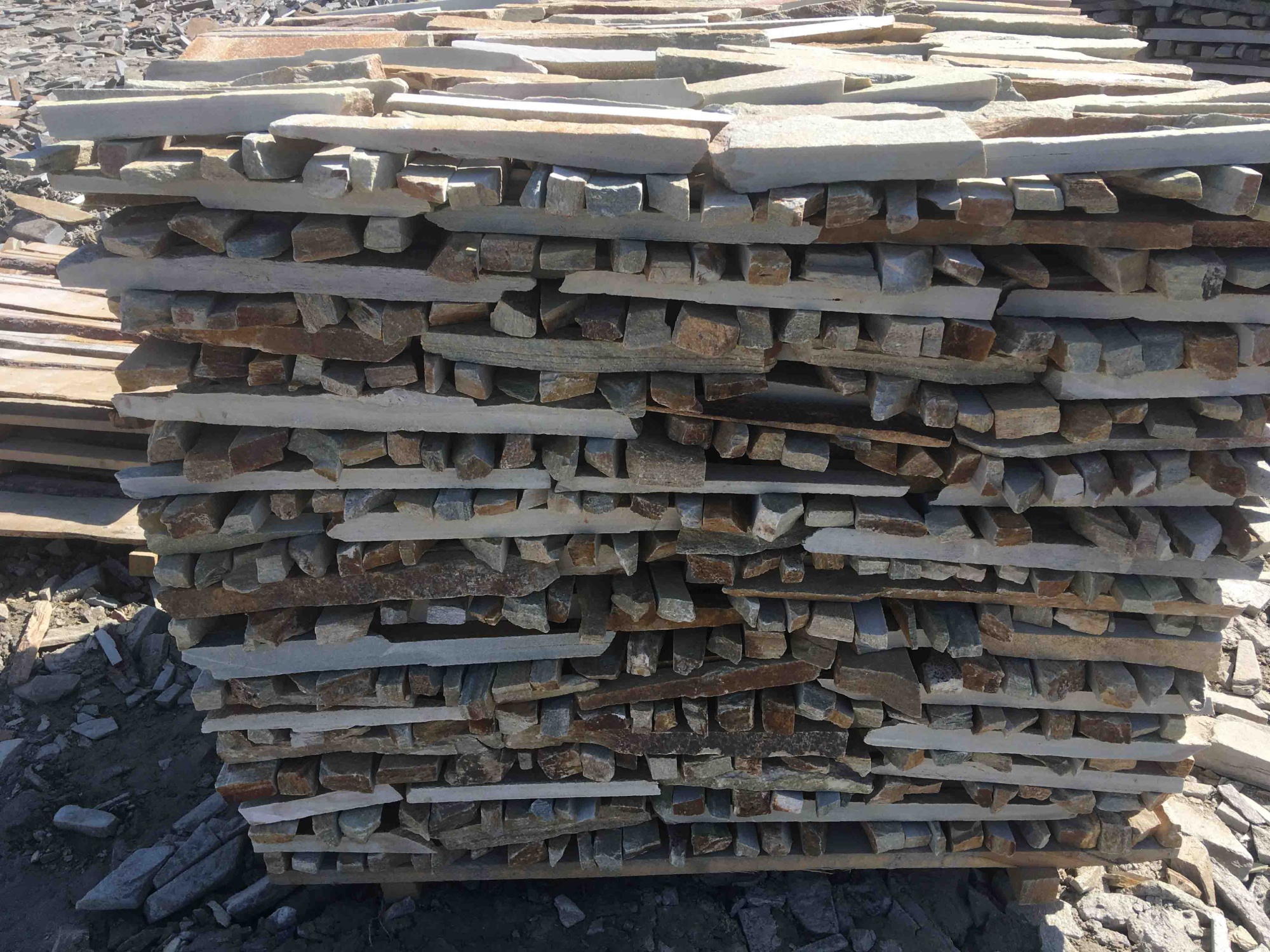 Горбушка златолит золотистый для облицовки купить в Ижевске