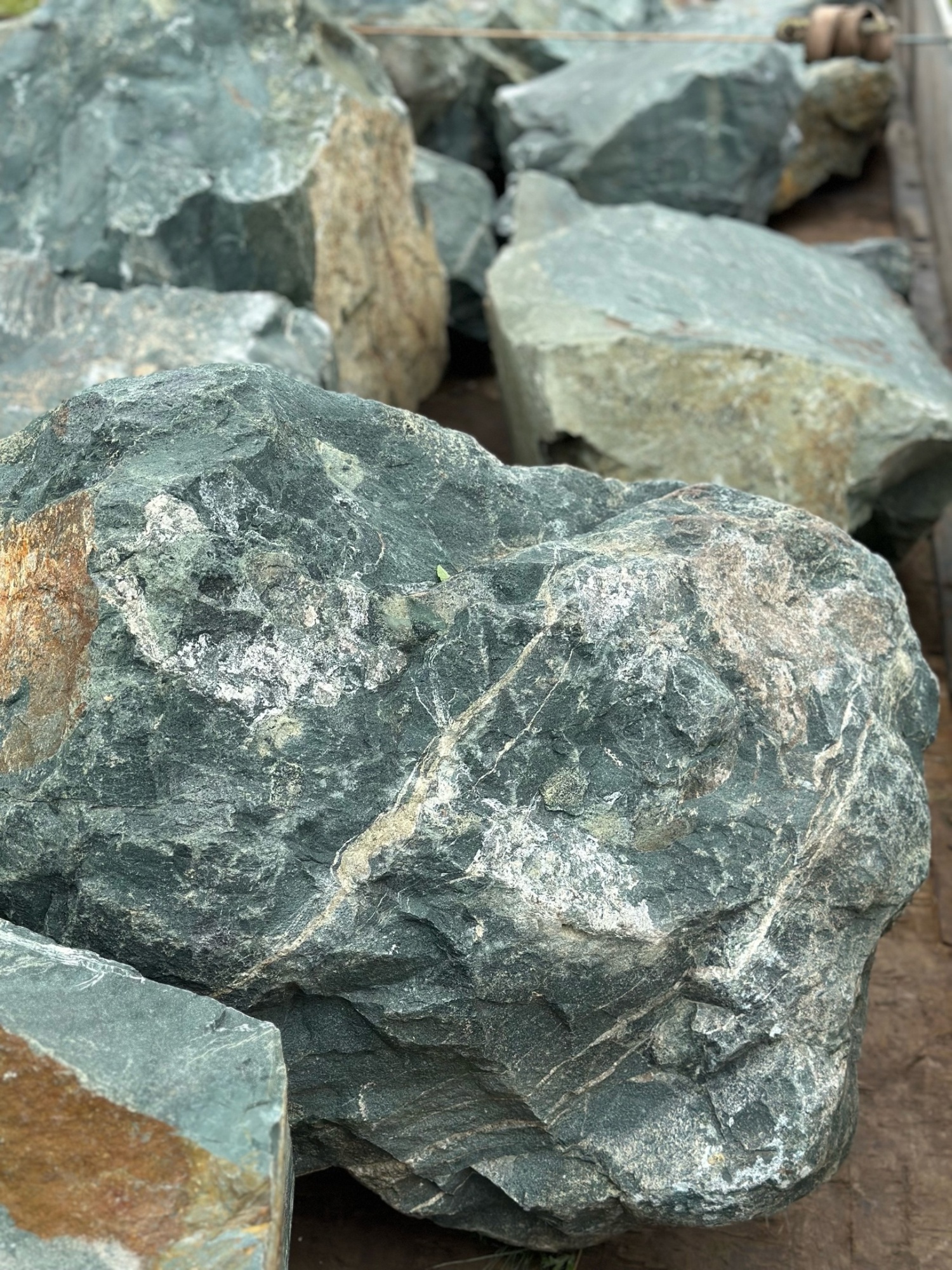 Камни для ландшафтного дизайна зелёные 10-60 килограмм купить в Ижевске