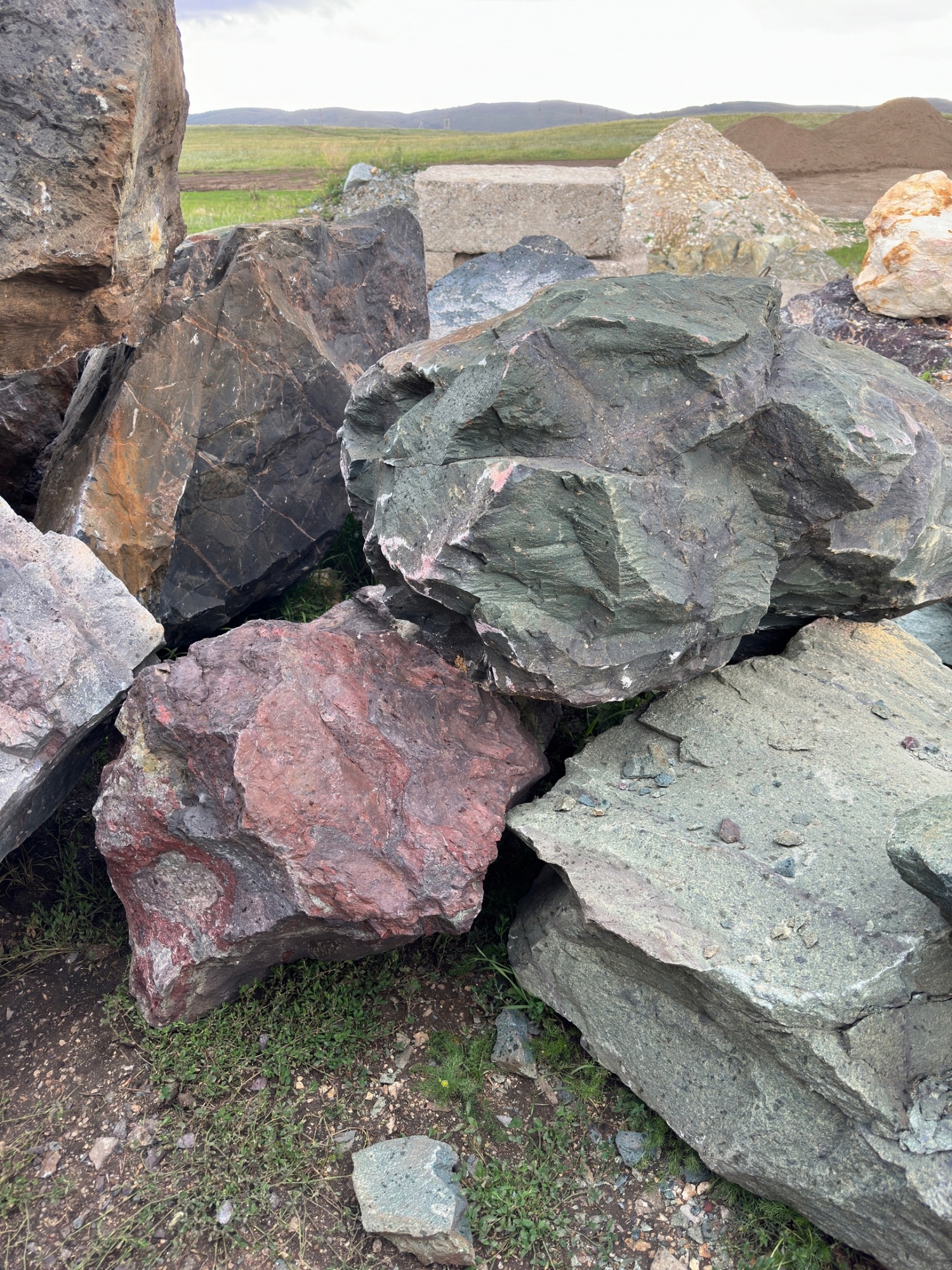 Камни для ландшафтного дизайна зелёные 10-60 килограмм купить в Ижевске