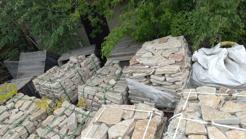 Гранитный плитняк галтованный для мощения купить в Ижевске