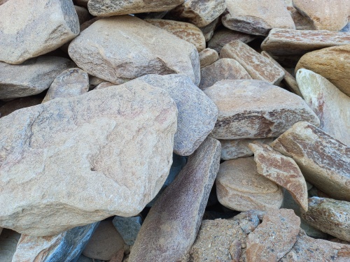 Златолит жёлтый, жёлто-зелёный глыбки и валуны для ланшафтного дизайна купить в Ижевске