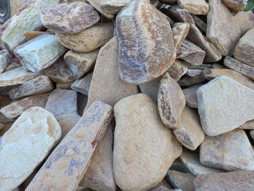 Златолит жёлтый, жёлто-зелёный глыбки и валуны для ланшафтного дизайна купить в Ижевске