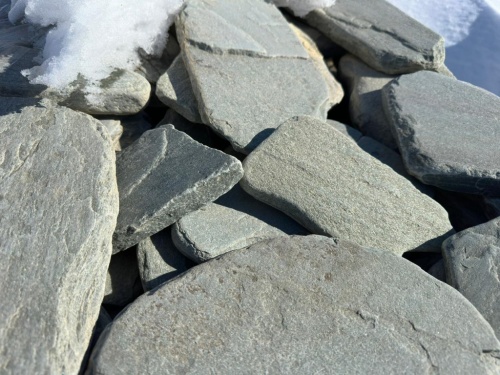 Плитняк златолит зелёный галтованный для цоколя купить в Ижевске